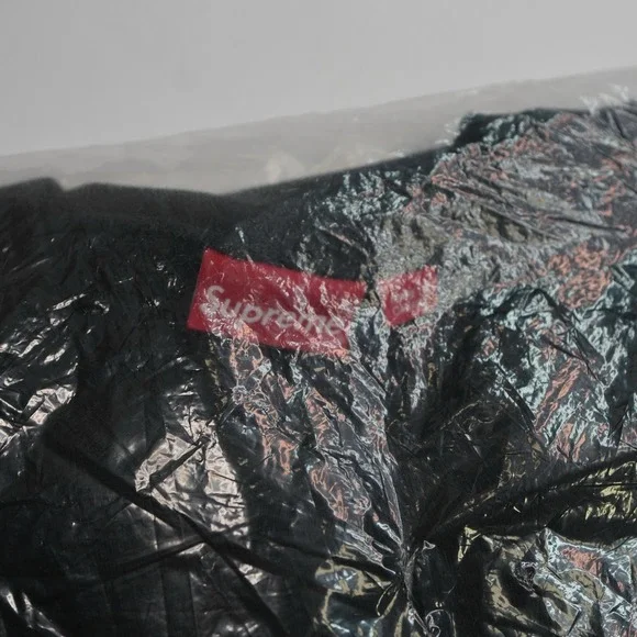 Supreme Box Logo Crewneck Sweatshirt Black Large XL NWT BOGOFW2022 Sealed.